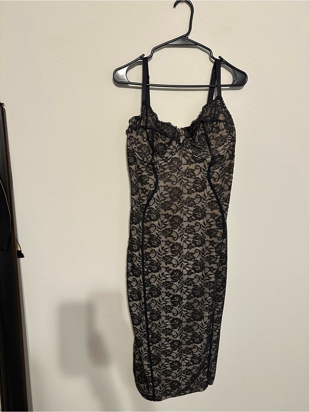 Popilush All-Lace Hourglass Side Slit Midi Dress - Picture 4 of 8